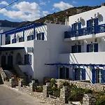 Adonis Naxos 2*