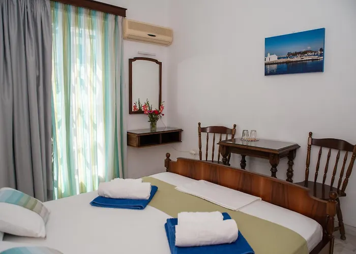 Adonis Naxos 2* אפולון