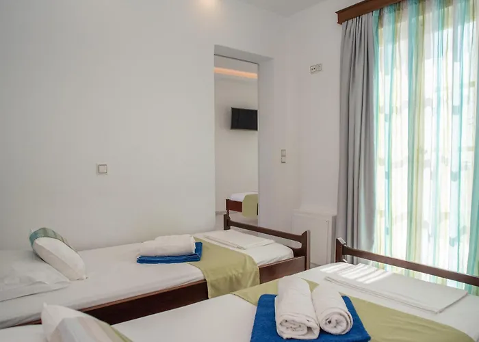 Adonis Naxos 2* אפולון