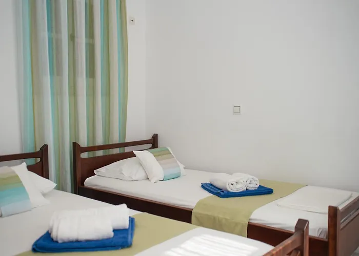 Adonis Naxos מלון 2*