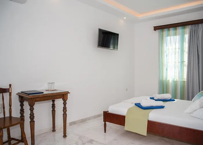 Adonis Naxos אפולון