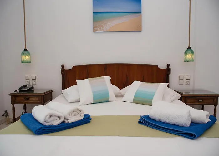 Adonis Naxos מלון