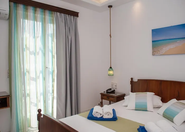 Adonis Naxos 2* אפולון