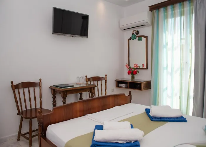 Adonis Naxos Hotel 2*