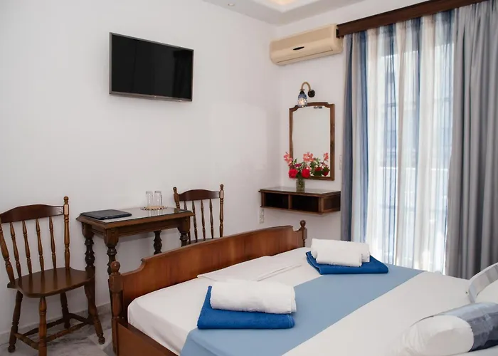 Adonis Naxos 2* אפולון