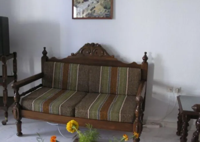 Adonis Naxos מלון 2*