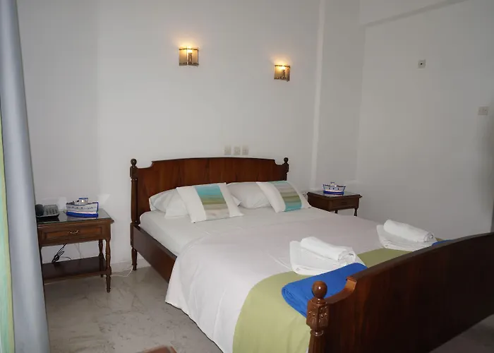 Adonis Naxos מלון 2*