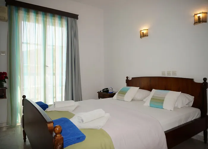 מלון Adonis Naxos אפולון