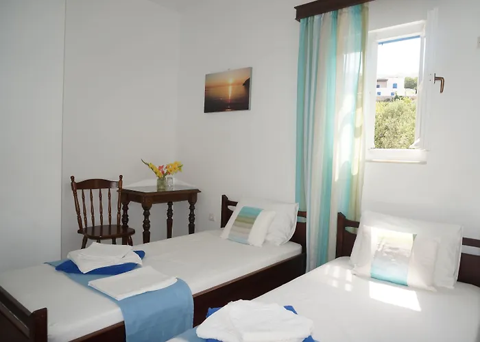 Adonis Naxos מלון