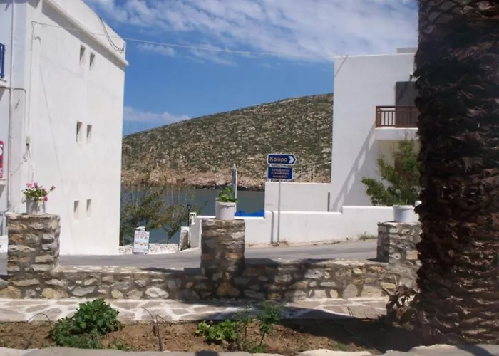 Adonis Naxos אפולון