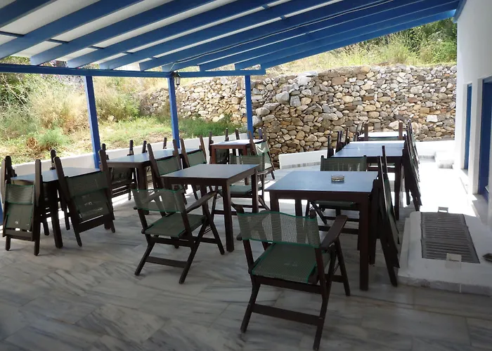 Adonis Naxos 2* אפולון