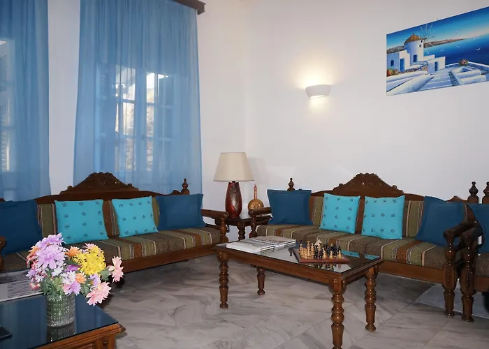 מלון Adonis Naxos 2*