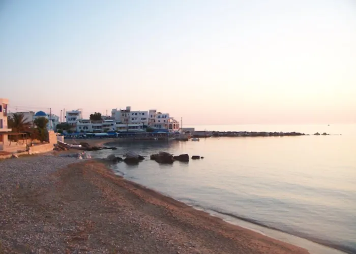 Adonis Naxos מלון