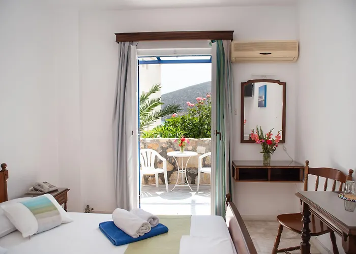 מלון Adonis Naxos 2*