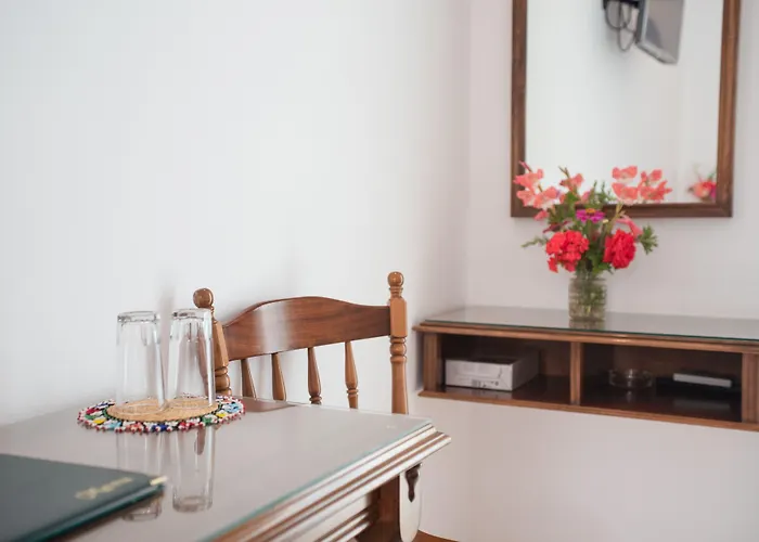 Adonis Naxos מלון 2*